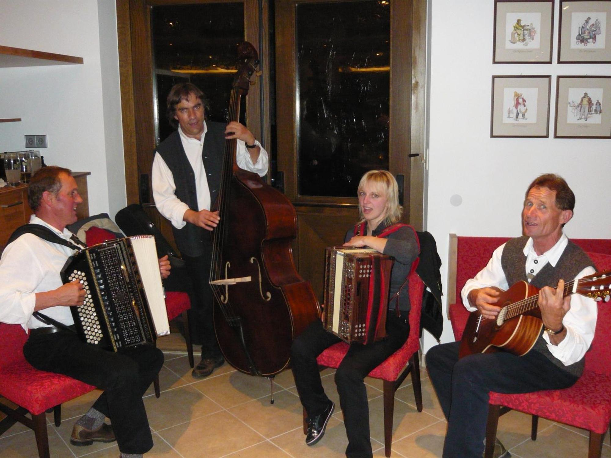 Zum Tiroler Adler Hotel Tirolo